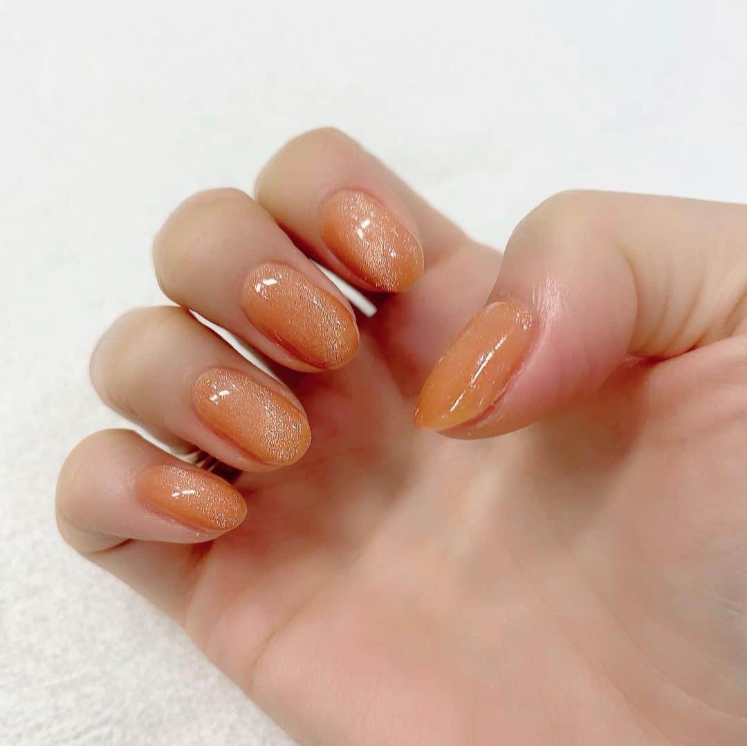 のインスタグラム：「マグネットでアシンメトリーネイル♡ どっちの手のネイルもお気に入り。 #ellenail」