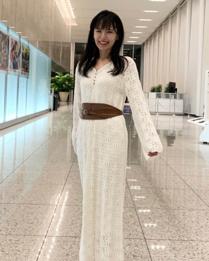 三浦奈保子さんのインスタグラム写真 - (三浦奈保子Instagram)「本日19時より フジテレビ 潜在能力テストの二時間スペシャルに 出演させていただいております！  久本雅美リーダーの下、 大人気芸人軍団さんと戦います💪  楽しくて笑いっぱなしでした🤣 芸人さんたちの、 レアな歌声も聞けてしまいますよ☺️  新クイズの書き取り回転寿司も！  ぜひ見ていただけると嬉しいです！  お衣装は @randa_pic さんのロングワンピースです✨初夏にぴったりの白、とても爽やかで素敵でした☺️  #フジテレビ #潜在能力テスト #潜在能力テスト2時間sp  #クイズ #クイズ番組 #佐々木久美 (#日向坂46) #田中卓志 (#アンガールズ) #チョコレートプラネット #久本雅美 #マヂカルラブリー #三浦奈保子 #宮近海斗 (#TravisJapan / #ジャニーズJr.） #向井慧 (#パンサー) #randa」5月11日 13時24分 - miura_naoko_