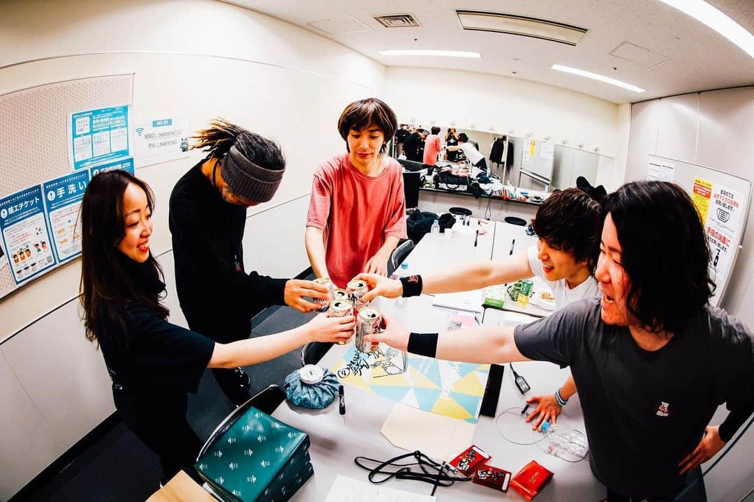 山田淳さんのインスタグラム写真 - (山田淳Instagram)「My Hair is Bad、メジャーデビュー5周年おめでとう🎉  photo by 西槇太一(@nishimakitaichi)」5月11日 14時19分 - ymj_mhib