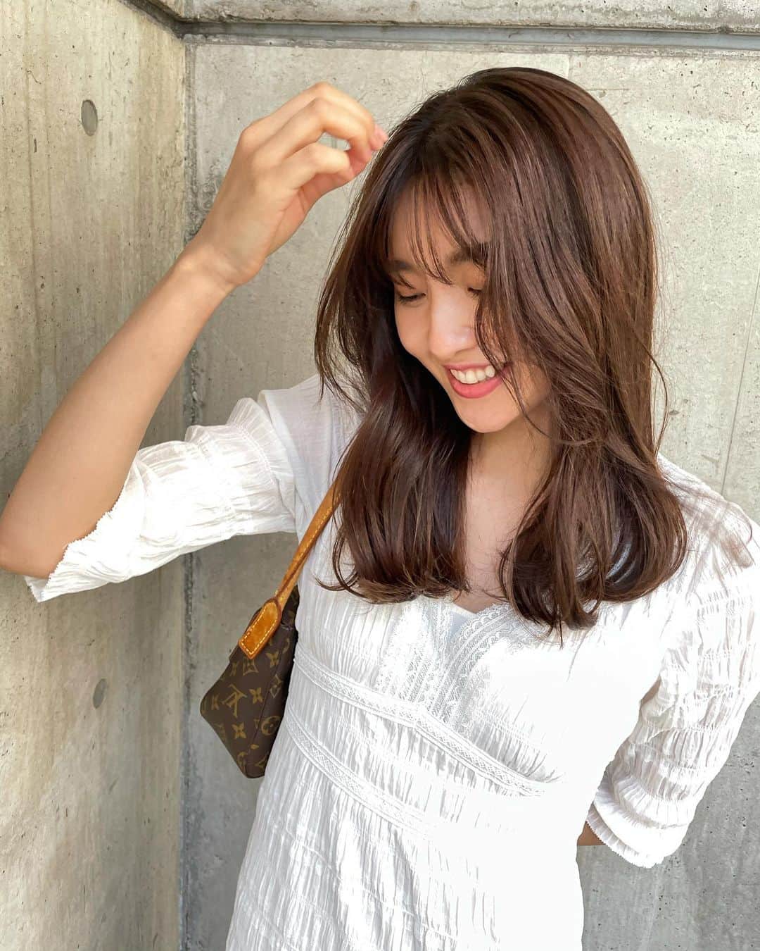 静麻波さんのインスタグラム写真 - (静麻波Instagram)「お気に入りのワンピースと靴🐇🤍  髪の毛は　 @pcott_miri にお願いしています🌼」5月11日 14時21分 - manami_shizuka