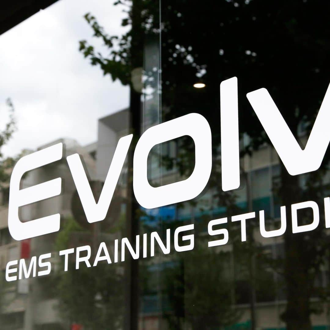 Evolv EMS Training Studioさんのインスタグラム写真 - (Evolv EMS Training StudioInstagram)「皆さまこんにちは🌿 ・ 本日はEvolv荻窪スタジオをご紹介いたします🏃‍♀️ . ☑️荻窪駅から徒歩3分 ☑️女性専用スタジオ ☑️キレイなロッカールーム ☑️手ぶらで通いやすい✨ . 初めての方は、今なら500円で体験レッスン受講可能です。  予約は簡単3STEP！ プロフィールのリンクからいつでもどうぞ👇 @evolv_official . Evolvでは短時間で効果的なレッスンを提供し、夏に向けて皆さまの理想の体づくりをサポートいまします✨ . 皆さまのご体験お待ちしてます😊 . #evolv_ems #エヴォルヴ #エボルブ #EMS #EMSボディスーツ #EMSダイエット #diet #ダイエット #筋トレ #トレーニング #ボディメイク #フィットネス #ワークアウト #ワークアウト女子 #腹筋女子 #肉体改造 #有酸素運動 #エクササイズ #トレーニング女子 #腹筋割りたい #ジム女子 #ストレス発散 #美body #アフターバーン #アフターバーン効果 #時短ダイエット #emsトレーニング#パーソナルトレーニング #投稿」5月11日 14時53分 - evolv_official