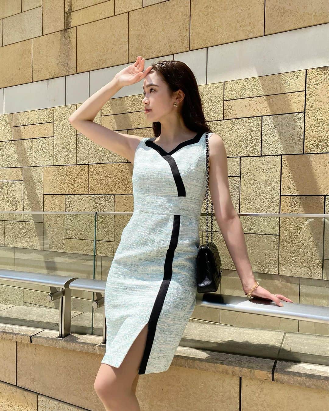 太田麻美のインスタグラム：「@sobre_dress さんのアンサンブルスーツ、ワンピース1枚で着ても可愛い👗🤍 丈の長さが短すぎず丁度良くて、スリットが入ってるから動きやすい✨  #sobre #dress #onepiece #outfit #ootd #fashion #cordinate #code #fashiongram #私服 #ワンピース #ワンピースコーデ #ソブレ #ドレス #ファッション #コーデ」