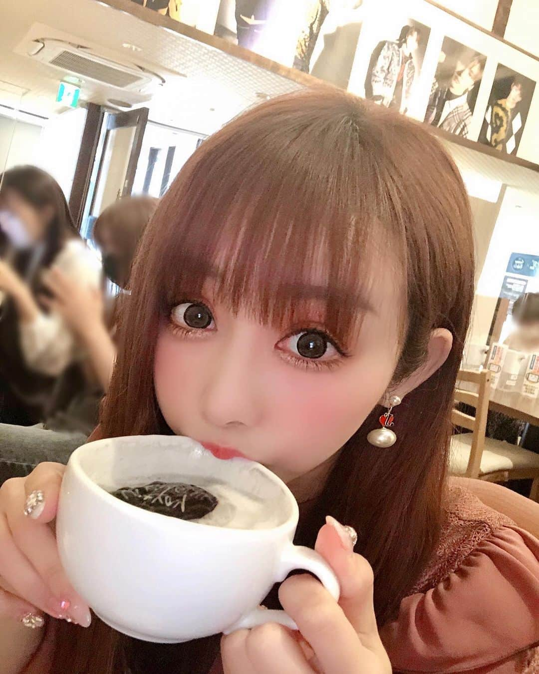 一條りおなさんのインスタグラム写真 - (一條りおなInstagram)「. ☕️🧁🍫👑💕 . とぅるとぅるピーリングしたから 自分じゃ取れない毛穴の詰まりとか 取れて、とぅるピカになるから お気に入りで定期的に行きたい🤩💕 . #cafe #offday #straykidscafe  #美活 #とぅるとぅるピーリング #クリニーク大阪心斎橋」5月11日 16時21分 - riona.i