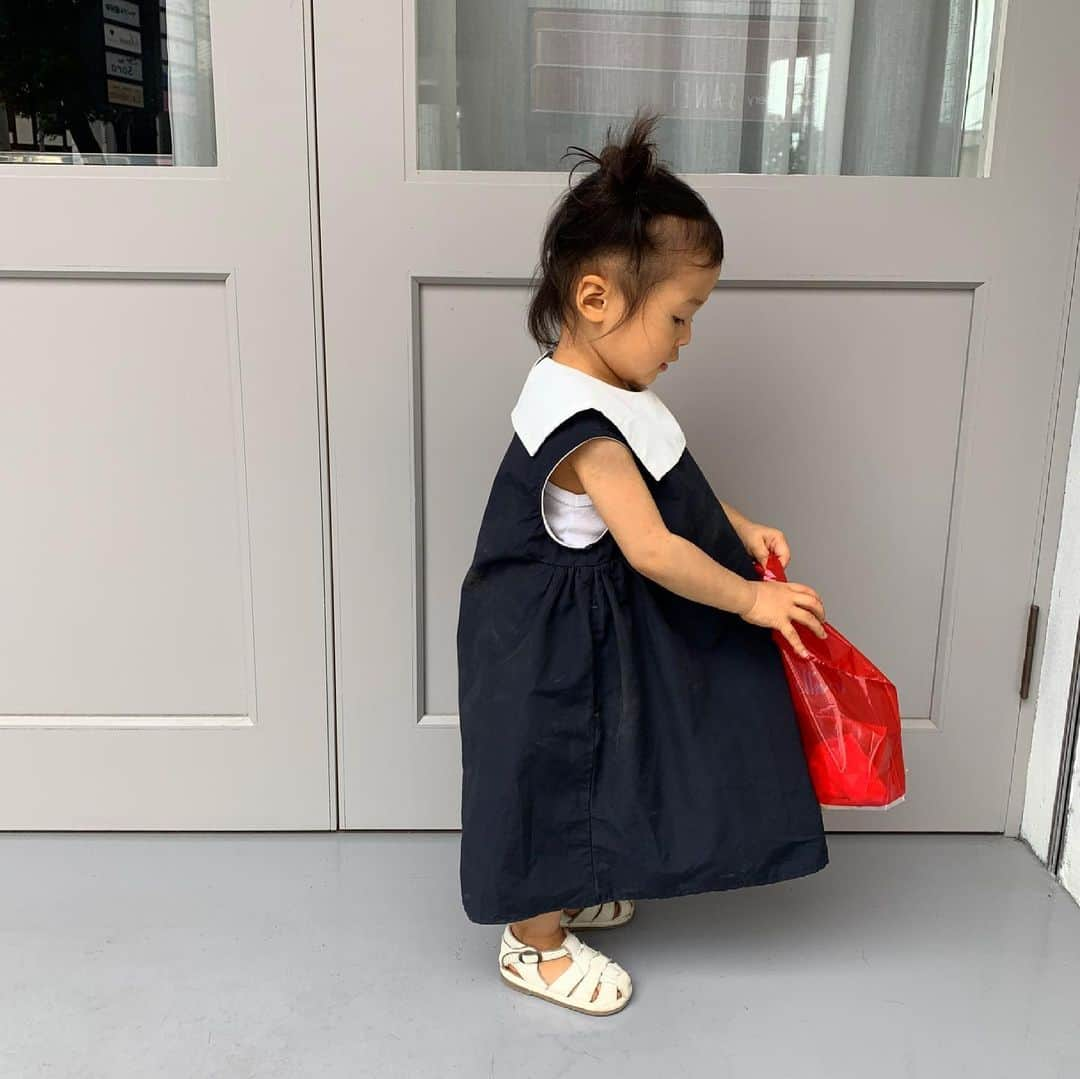 ayu kagawaさんのインスタグラム写真 - (ayu kagawaInstagram)「大きめで着ても可愛い🖤 kidsはこちらの一色のみです。 #2yearsold#2歳 #fashion#kidsfashion #bowa#ボウエー」5月11日 17時02分 - ayuyunyun