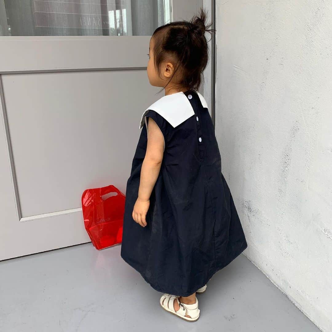 ayu kagawaさんのインスタグラム写真 - (ayu kagawaInstagram)「大きめで着ても可愛い🖤 kidsはこちらの一色のみです。 #2yearsold#2歳 #fashion#kidsfashion #bowa#ボウエー」5月11日 17時02分 - ayuyunyun