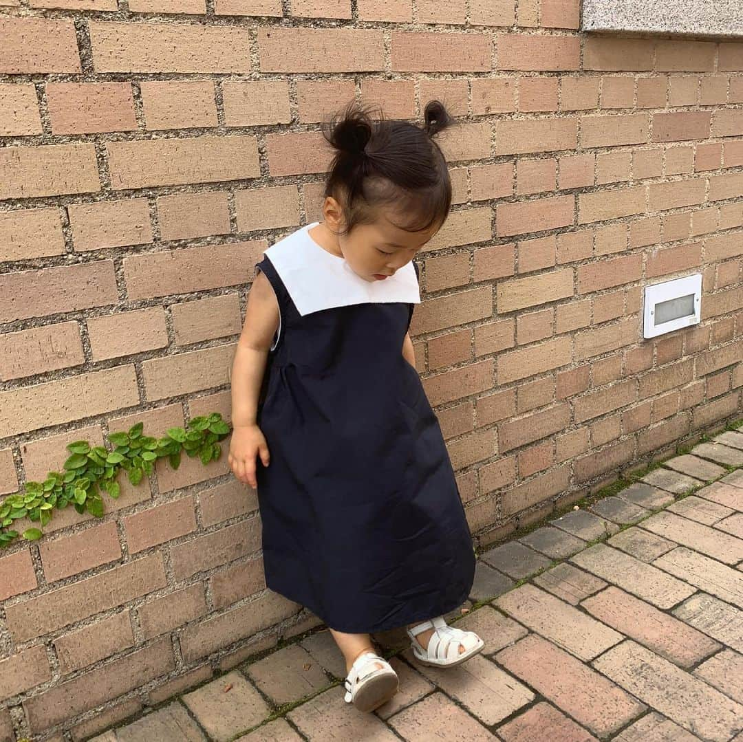 ayu kagawaさんのインスタグラム写真 - (ayu kagawaInstagram)「大きめで着ても可愛い🖤 kidsはこちらの一色のみです。 #2yearsold#2歳 #fashion#kidsfashion #bowa#ボウエー」5月11日 17時02分 - ayuyunyun