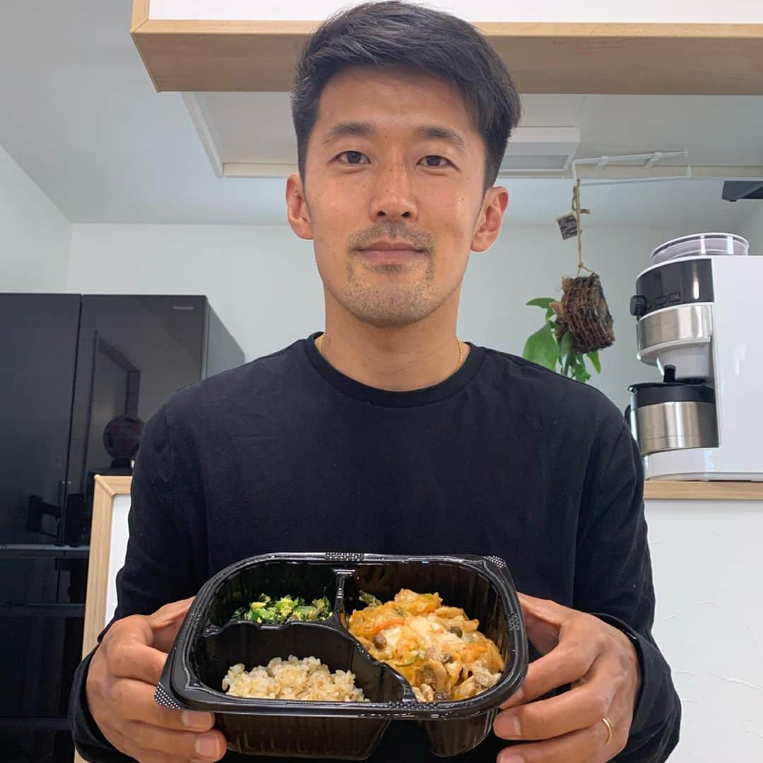 阪野豊史さんのインスタグラム写真 - (阪野豊史Instagram)「@muscledelijapan のお弁当🍱🍙  低カロリー高タンパクな食事を練習後すぐにたべれます😊  食事管理もできメニューも豊富👍  #マッスルデリ　#低カロリー　#高タンパク　#食事管理　#管理栄養士監修　#豊富なメニュー　#温めるだけ」5月11日 18時17分 - sakanotoyofumi_official