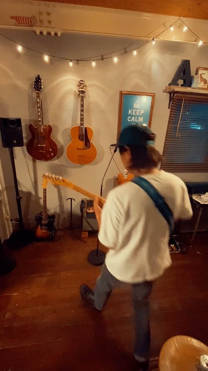 Caravanのインスタグラム：「I need L.I.V.E.   思えばいつでもそうだった  光は闇でこそ輝いた  リズム刻むこの手に絡む  カラフルな詩は満開だ」