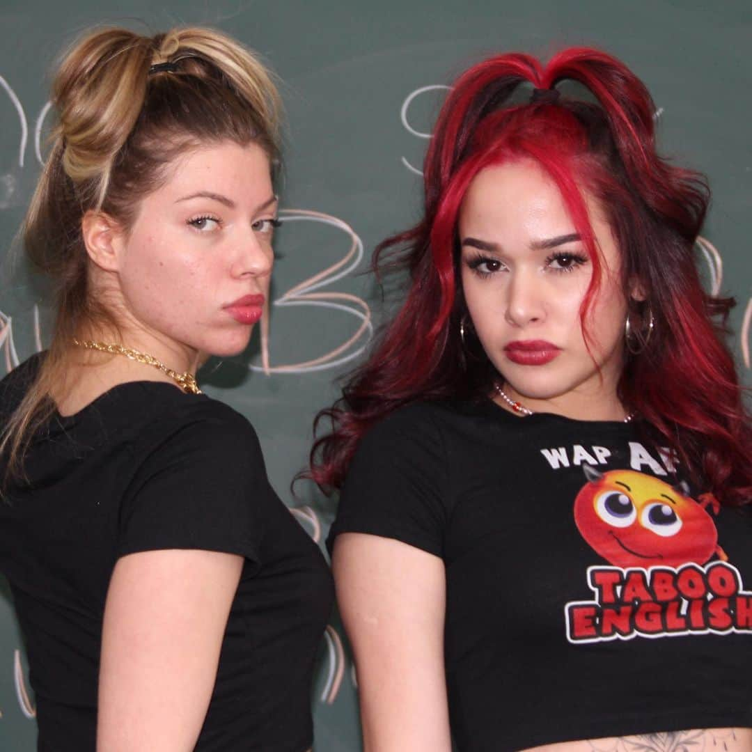 Taboo English®のインスタグラム：「Too cool 😎 for school 🏫  🇯🇵 🇧🇷  See their new video  Praticando o inglês no Japão! 😳😱😂 https://youtu.be/S5Wb88I3aOQ   Duas meninas brasileiras praticando inglês em uma sala de aula no Japão  日本の教室で英語を練習している2人のブラジル人の女の子  Two Brazilian girls practicing English in a classroom in Japan   @maayrak  @jana_bk2   #tabooenglish #tabooenglishteam #nagoya #ブラジル　#esl #howtovideo #badwordsgoodvibes #英語スラング　#lindas #classroomenglish #英語の勉強　#badgirls #名古屋　#wap  #asfuck」