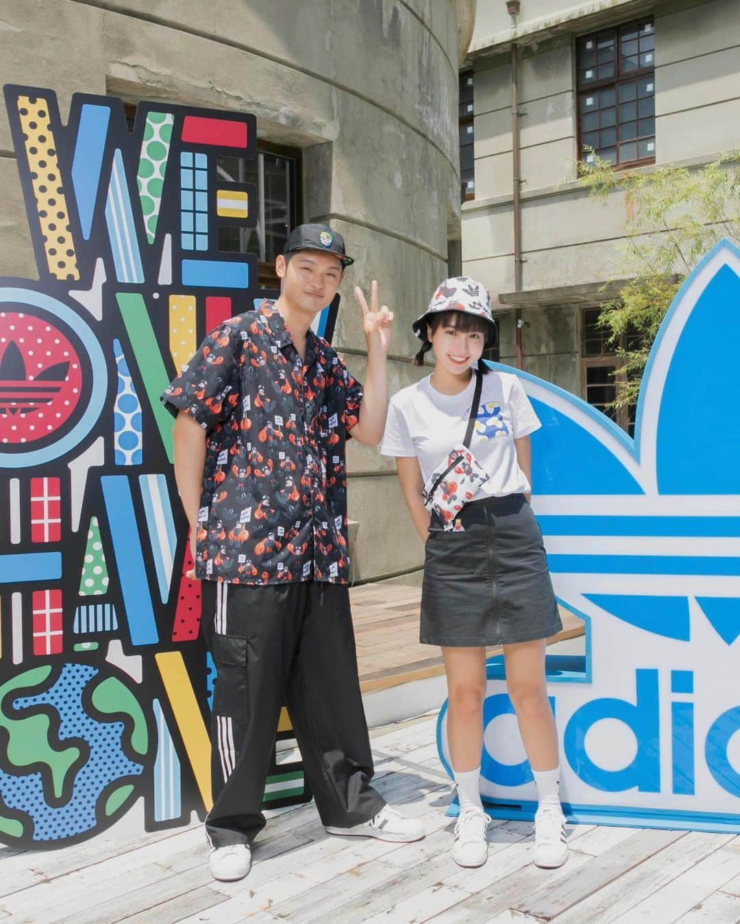 峮峮さんのインスタグラム写真 - (峮峮Instagram)「真的 好喜歡龍蝦襯衫喔☺️🦞💙 - @adidasOriginals @Originals_tw #adidasartistpack #craig_karl #philipcolbert #yoshitoshikanemaki #永續創藝 #潮流不息」5月11日 20時27分 - qun_04