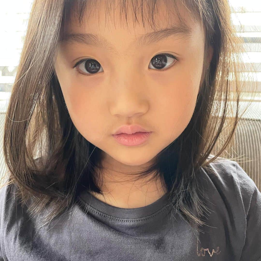 秋定麻紀子のインスタグラム：「寝起きのあなたが とてもセクシーでオンナらしく 少し寂しくなった今朝。」