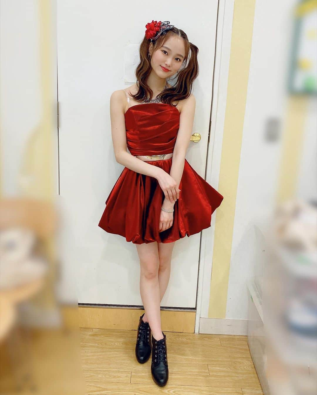 石川花音さんのインスタグラム写真 - (石川花音Instagram)「・ 公演の写真あんまり載せないから、たまにはインスタにも載せてみる😽  今日はみんなでツインテールしました👧 私はこの間もツインテールしちゃったので、位置高めで前髪あげて、韓国語アイドルっぽくしていただきました✨  なれない髪型に不安だったけど、先輩方がめっちゃ褒めてくれて嬉しかったのでやってよかった😃(単純)  #ske48 #チームE  #skeフェスティバル #アイドル #アイドル衣装 #ツインテールアレンジ #ポンパドール #ツインテール」5月11日 23時01分 - kyanonty1219