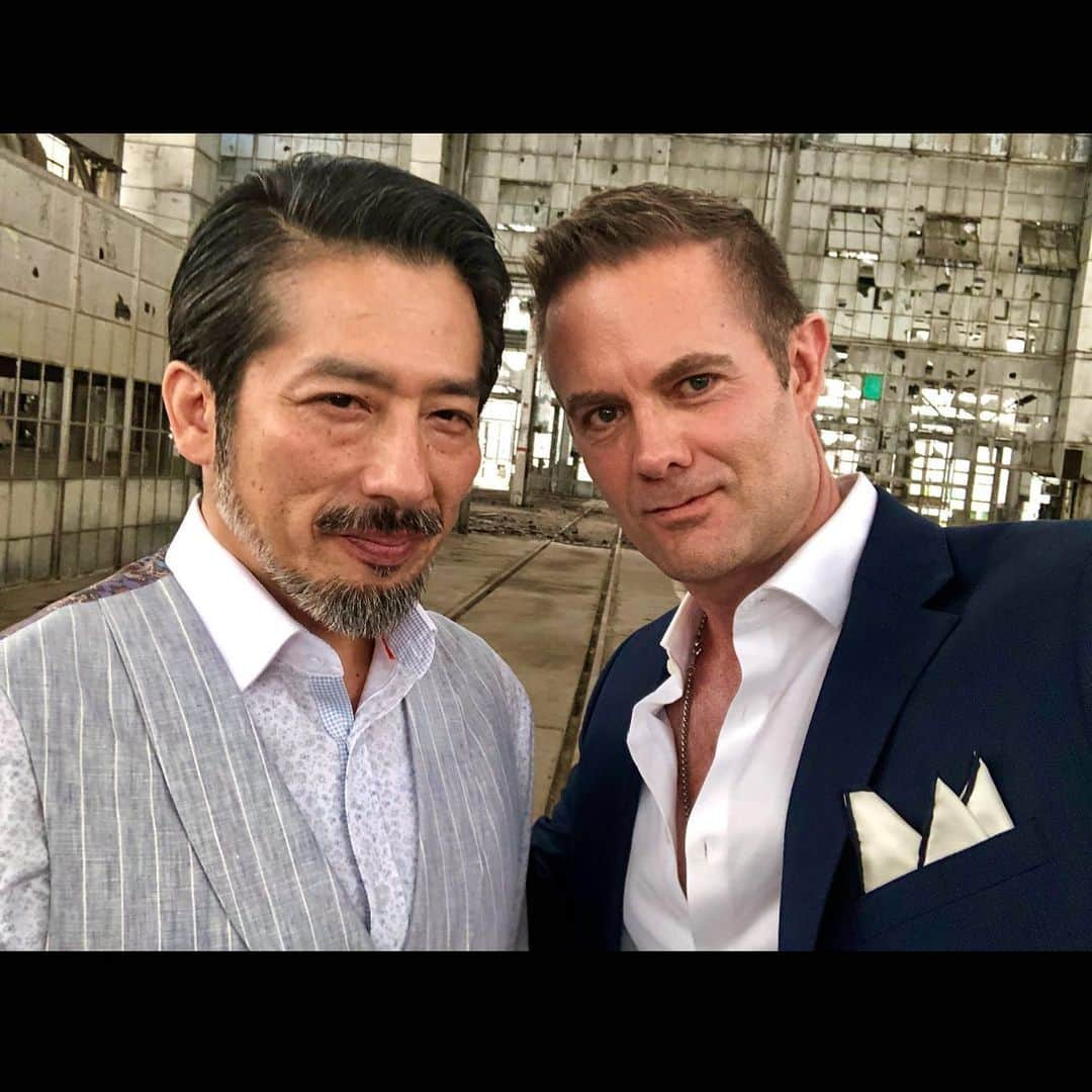 ギャレット・ディラハントのインスタグラム：「My Hiro.  Three more sleeps til #ArmyoftheDead hits theaters and you can enjoy the comedy stylings of Tanaka and Martin. (Pocket square courtesy of “Where the Wild Things Are“).」