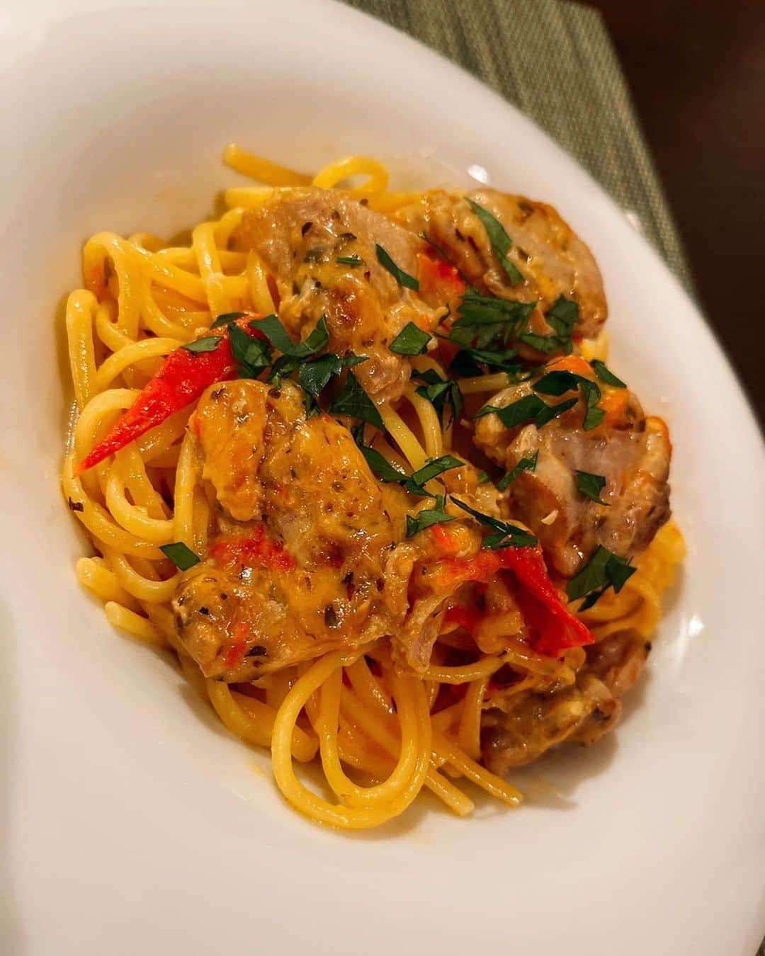 のインスタグラム：「Pasta🍽❤️ 今日はパスタを作りたい気分でした。 皆は夜ご飯何食べました？😋」
