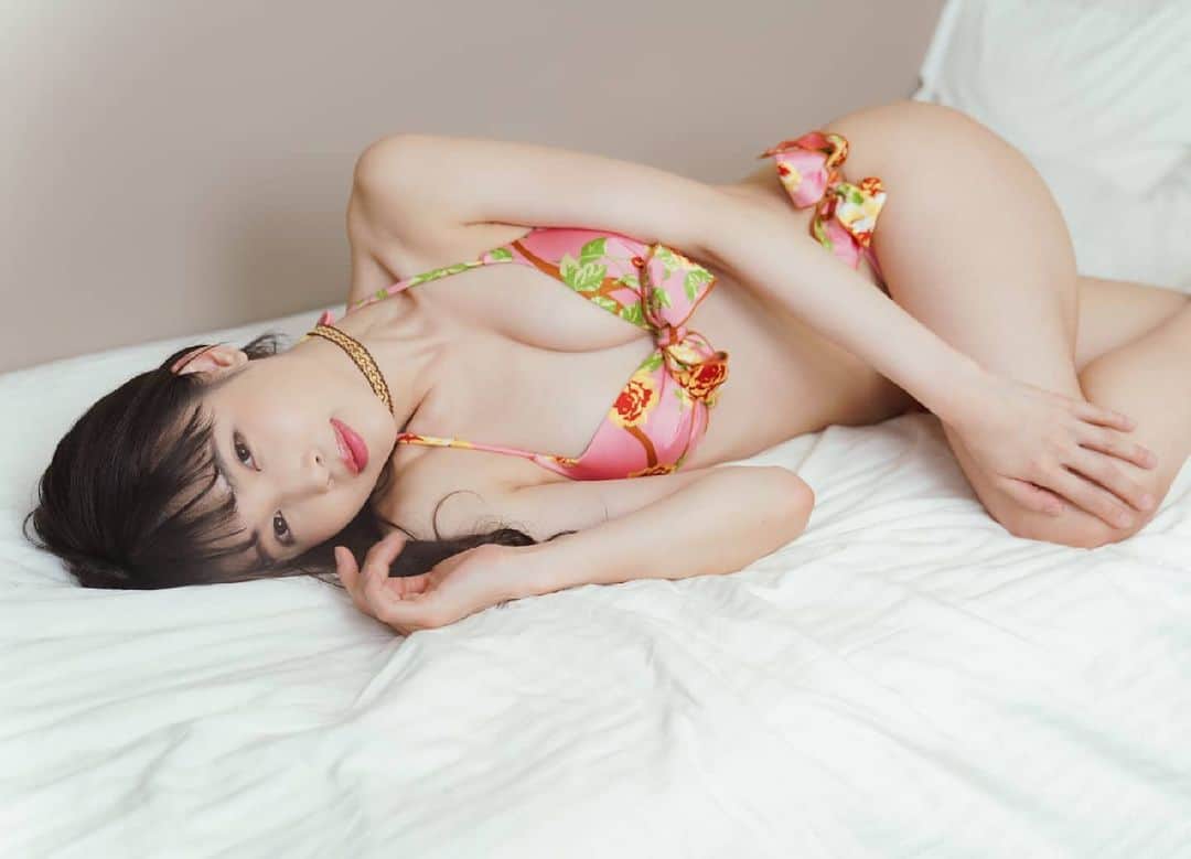 南楓さんのインスタグラム写真 - (南楓Instagram)「撮影，藤田さん #東京Lilyフォトセッション  . お写真ありがとうございます。 ， この水着はベッドの撮影エリアに合うはず！と思って用意しました✨ 実際に撮影会の場でも好評でした😊 、 おやすみなさいです」5月11日 23時59分 - kaede_elysion