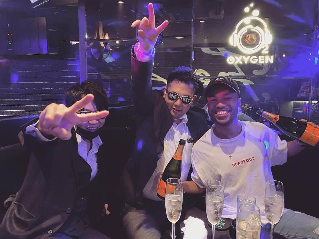 Richesのインスタグラム：「🍾🍾🍾 ・ ・ #リチェス #パリピ #youtube #youtuber #金髪 #黒人 #ハーフ #番号教えて #ガンパリマジック #由比ヶ浜 #tバック #歌舞伎町 #新宿 #東京 #入間 #埼玉 #ガーナ #南魚沼 #新潟 #riches #tokyo #japan #ghana #hiphop #party #love #instagood #happy #followme #follow」