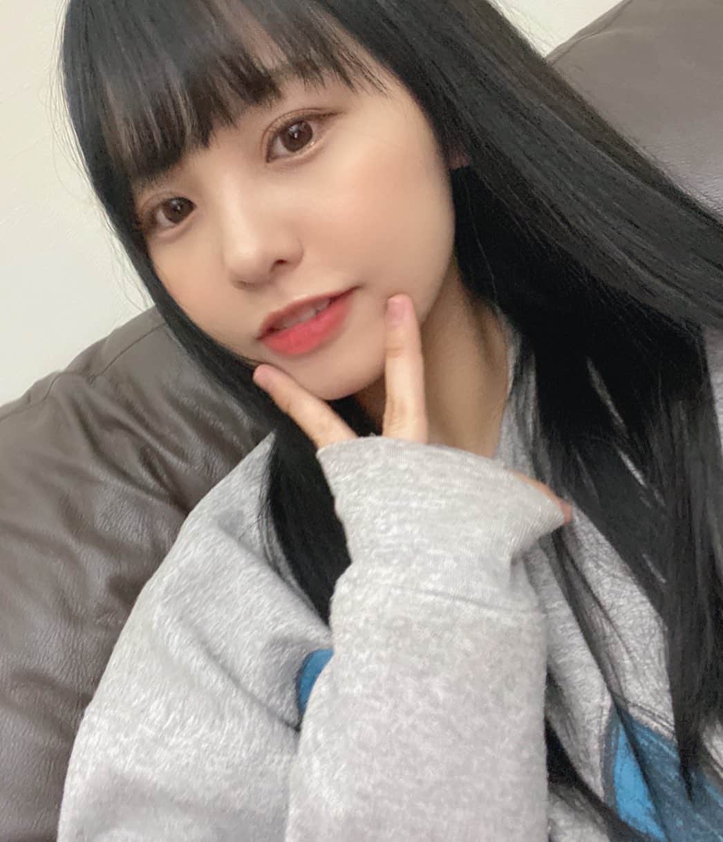 本郷柚巴のインスタグラム：「今日も一日お疲れ様でした😌  #パジャマ #ブルーブラック #ミッキーマウス」