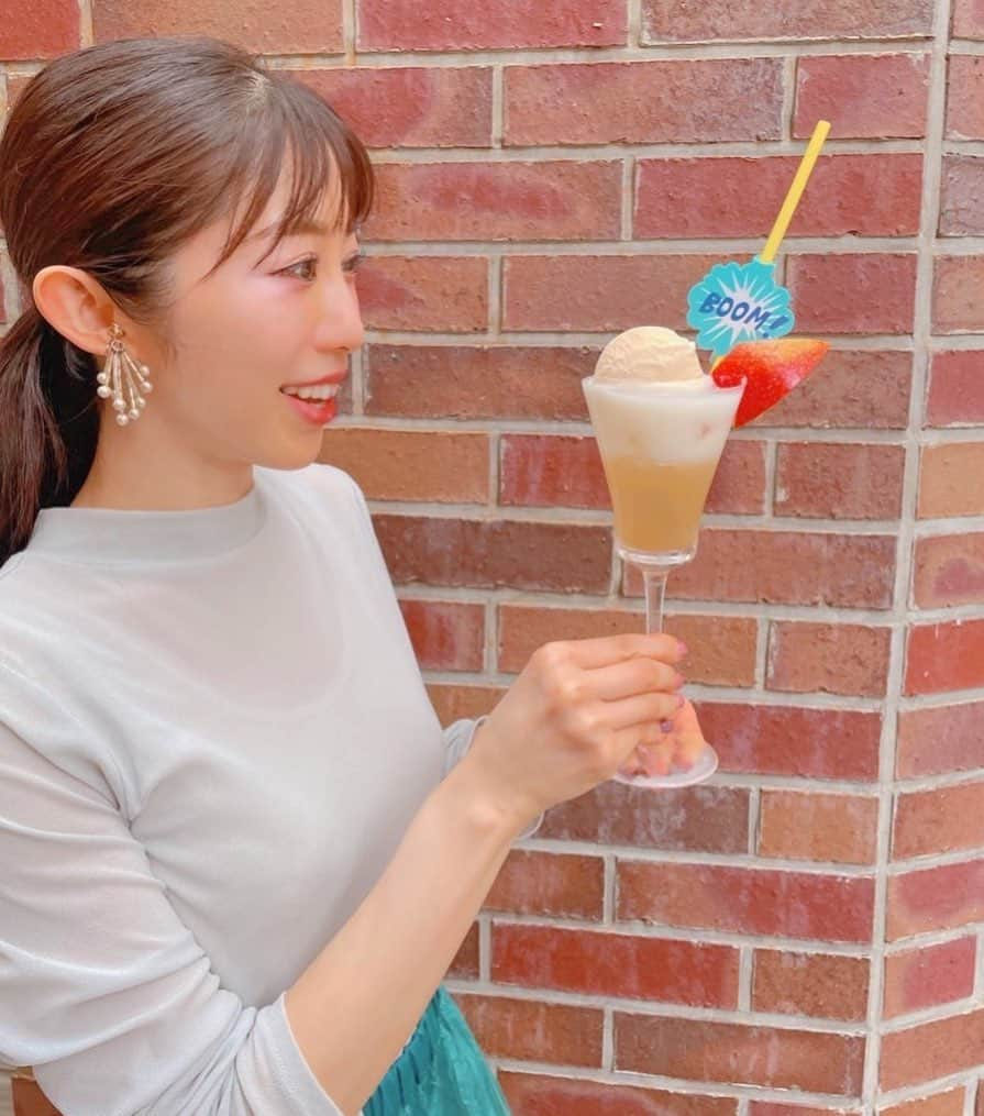 名越涼子さんのインスタグラム写真 - (名越涼子Instagram)「クリームソーダは、正義だ🤤♡  いよいよ5月19日に発売する エンタメ醗酵ブランド8cco @8ccojack の 薬膳醗酵コーラと ハーブ入り醗酵ジンジャーエール。  ブランドの立ち上げから 企画開発プロデュースした 初めてのモノづくり。  レシピ撮影も 仲間の協力を得ながら イメージ写真つくったり レシピ案だしたりと わちゃわちゃわっしょいしながら 無事に終了🙏🌟  本編撮影後、 ふざけながら作ったメニューが 意外や意外、可愛くってびっくり😳  奇跡の一枚は そんなアソビの中から生まれる🤔  早くお披露目したい🐘  一一一一一一一一一一一一一 #8cco#クリームソーダ  #アイス#コーラ#クラフトコーラ #スパイス#薬膳#醗酵#発酵 #Cola#ドリンクメニュー #크림소다」5月12日 0時28分 - nagoshi_ryo