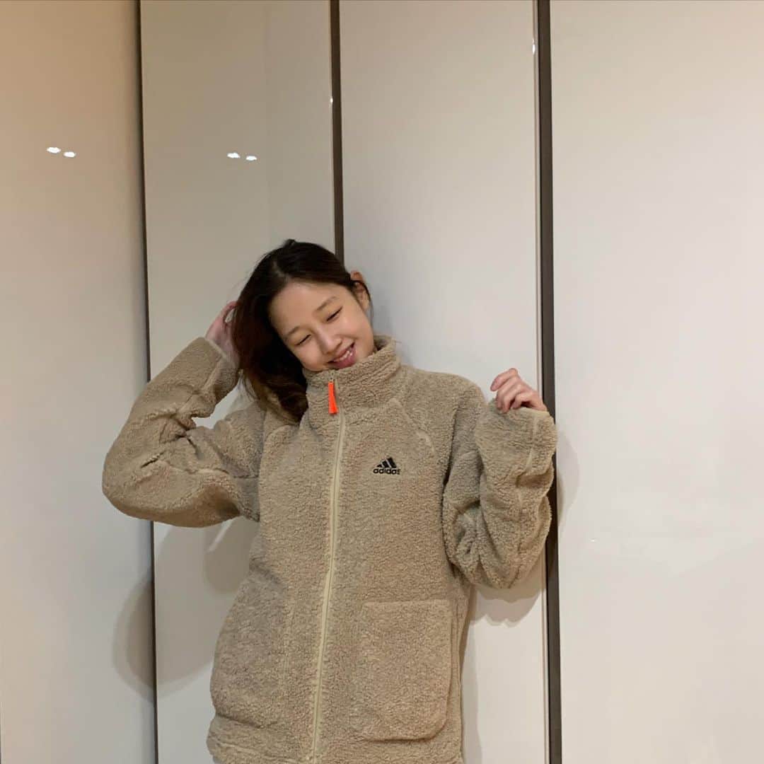 パク・ボラムのインスタグラム：「🧡」