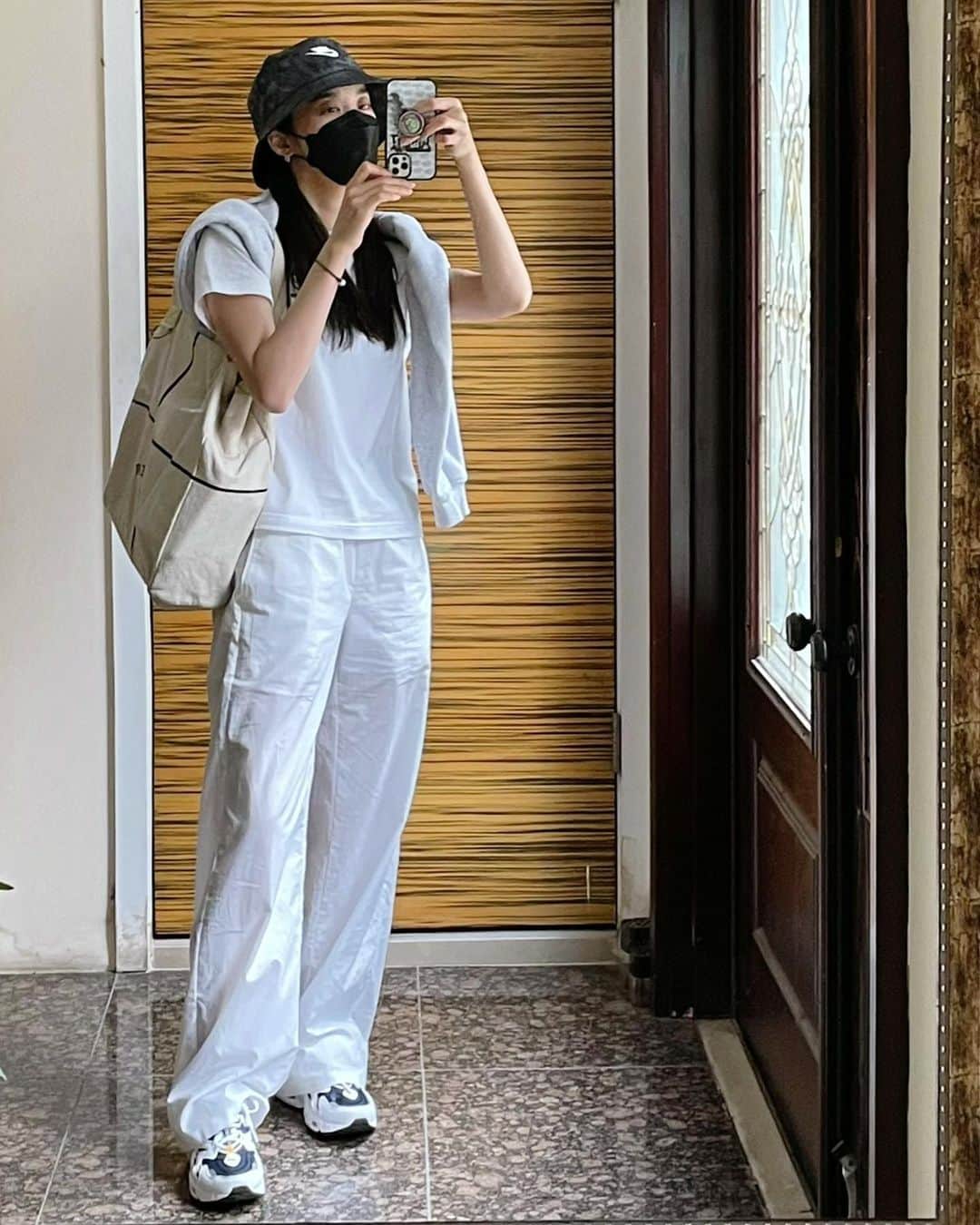 イ・チョンアのインスタグラム：「오 월 🍃  진짜 오월의 시작  이제 진짜 좀 나에게 다정해 주면 안될까 2021 아   #May  #좋을거야 🤍」