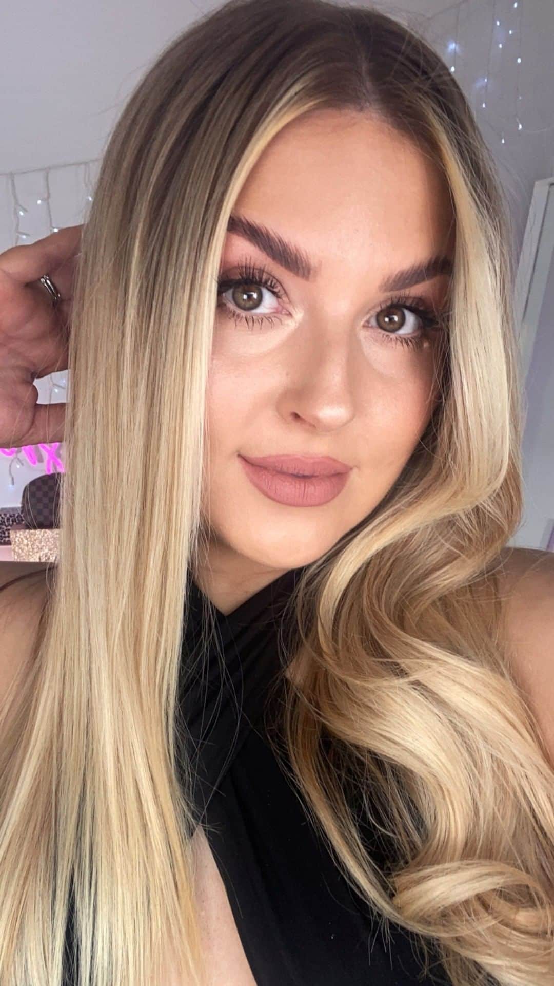 Shannonのインスタグラム：「do you prefer to wear your hair straight or curled? 💭 This @ghdhair_anz max styler is my new best friend I reckon... honestly it took a fraction of the time to straighten and curl my long hair! how good! 💕😊」