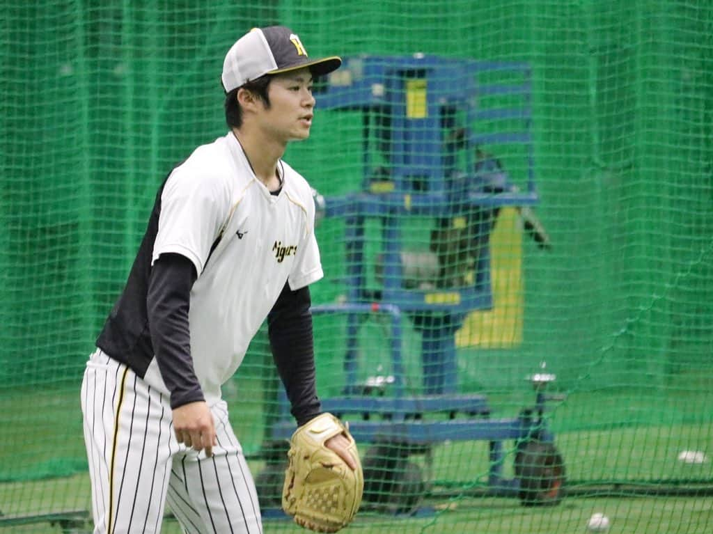 阪神タイガースさんのインスタグラム写真 - (阪神タイガースInstagram)「今日の試合前練習の様子をお届けします‼︎  #糸原健斗 選手#ラウルアルカンタラ 選手#秋山拓巳 選手#岩貞祐太 選手#中野拓夢 選手 #阪神タイガース #挑超頂」5月12日 16時16分 - hanshintigers_official