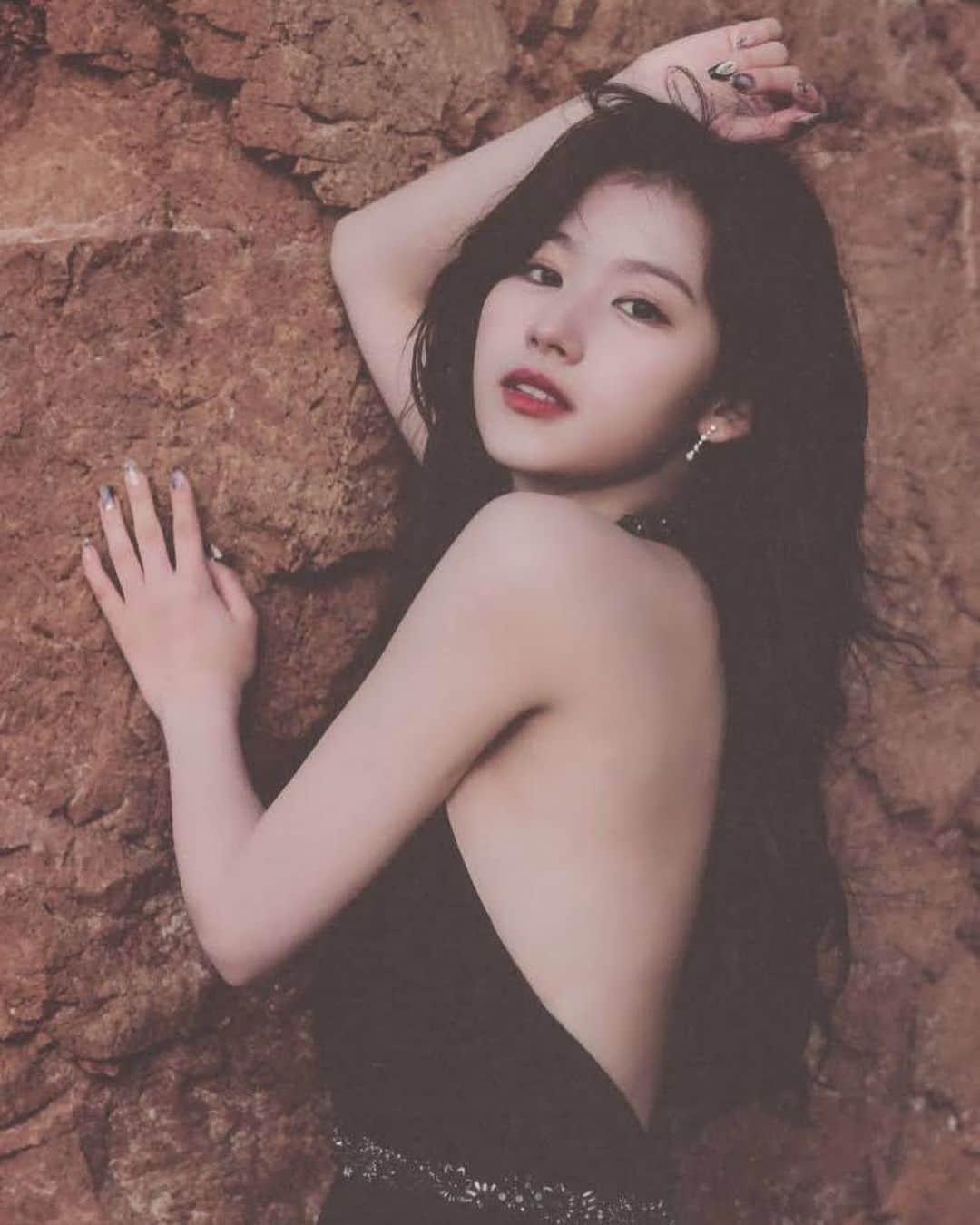 サナのインスタグラム：「— : 🐿  ♩ #twice #sana #sanaminatozaki #minatozakisana #사나 #jyp #cryforme #moreandmore #nosananolife #yesiamsana #kpop   210503 ♪ |SCAN| SANA - Yes I’m SANA Photocard   [ © twitter: @/odanzxjys4 ]」