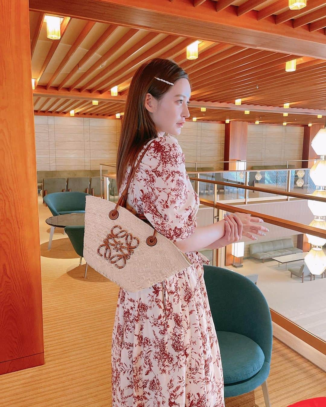 野崎萌香さんのインスタグラム写真 - (野崎萌香Instagram)「しふく🍒  bag... @loewe  OP... @coel.official  sandal... @dholic_official   #もえ服」5月12日 9時00分 - moeka_nozaki