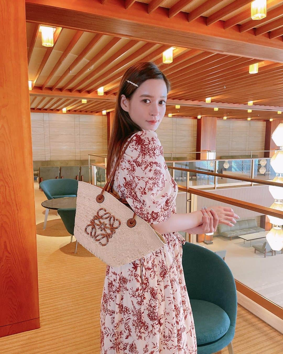 野崎萌香さんのインスタグラム写真 - (野崎萌香Instagram)「しふく🍒  bag... @loewe  OP... @coel.official  sandal... @dholic_official   #もえ服」5月12日 9時00分 - moeka_nozaki