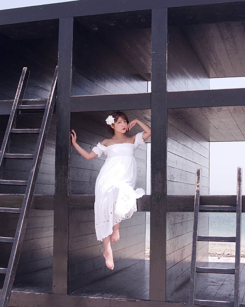 のインスタグラム：「佐久島❣️おひるねハウス❣️  #佐久島 #dress #白ワンピース #fashion #art #アートの島 #portrait #撮影モデル #被写体モデル #japanesegirl #asianbeauty #cool #sea #レースクイーン #model #photo #camera #カメラマンさんと繋がりたい #写真好きな人と繋がりたい #insta #instagood #followｍe #フォロワー募集中」