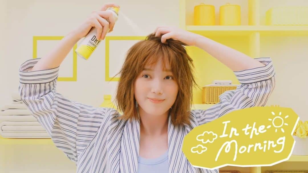 モイストダイアンのインスタグラム：「＼本田翼さん出演のドライシャンプー新CMがはじまるよ📺✨／  2020年 国内売上げNO.1*を獲得した「ドライシャンプー」の新CM「いつでもどこでも」篇が開始します！  寝起きのぼさぼさの髪も、仕事終わりのベターっとした髪も、ジムで運動した後の汗ばんだ髪も「いつでもどこでも」ドライシャンプーひと吹き、3秒でふわサラヘアに！  *出典 True Data (2020年1月〜2020年12月）　　 *スタイリング効果」