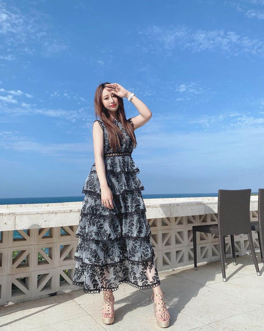 のインスタグラム：「. . 快晴🌞♡ #okinawa ✈️✨ . 眩しくて目開いてないけど😂💗 太陽たくさん浴びてHAPPY♡ . . . @chouette.no1 の ワンピースがお気に入り🐱💗 . ウエスト部分がチラッと見えるの🥱 . . .  #沖縄旅行 #沖縄 #おきなわカフェ #沖縄カフェ #沖縄グルメ #宮古島 #宮古島カフェ #宮古島旅行 #アイス #okinawa #okinawajapan #okinawalife #okinawatrip #miyakojima #miyakoisland #bikini #水着 #水着コーデ」