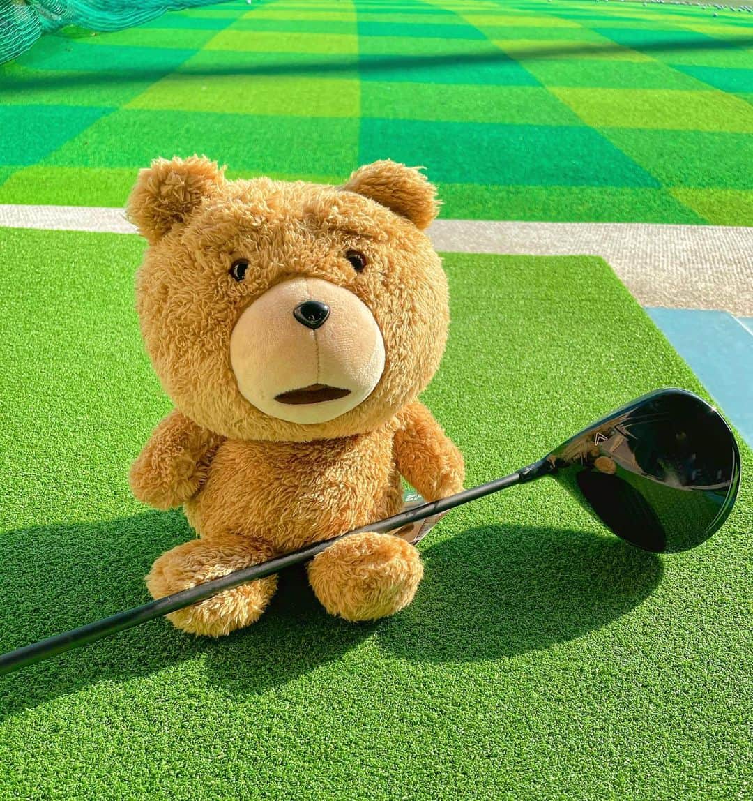 NAHOさんのインスタグラム写真 - (NAHOInstagram)「テッドくん🐻❤️ . . 質問あったんだけどこれぬいぐるみぢゃなくてね、、 なちのドライバーのヘッドカバーなのw🧸❤️ おっきくてずんぐりむっくりでお気に入り🤣💋 ゴルフ行くたびにいつもぎゅうってしてる💓 . . GOLFグッズ可愛いのたくさん集めたいなあ😍💕 . . . #NAHO #GOLF #golfgirl #golflife #ゴルフ女子 #ゴルフクラブ #ヘッドカバー #ted #ドライバー #ゴルフ大好き」5月12日 12時37分 - naho25__kai_noa