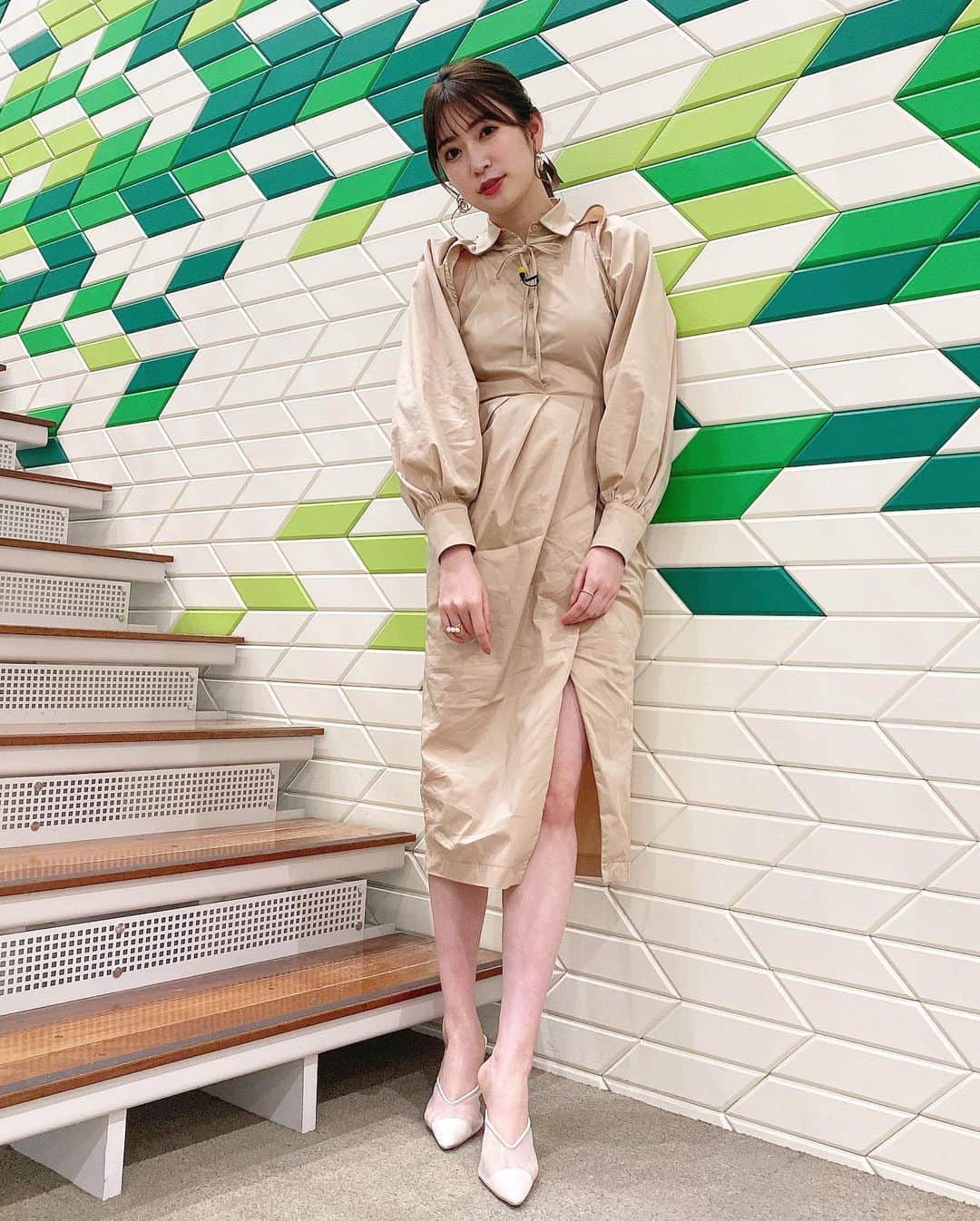 吉田朱里さんのインスタグラム写真 - (吉田朱里Instagram)「昨日の衣装は 不思議な形のワンピでした🤎 . @matsunaga_mari  @chim.makeup」5月12日 12時55分 - _yoshida_akari