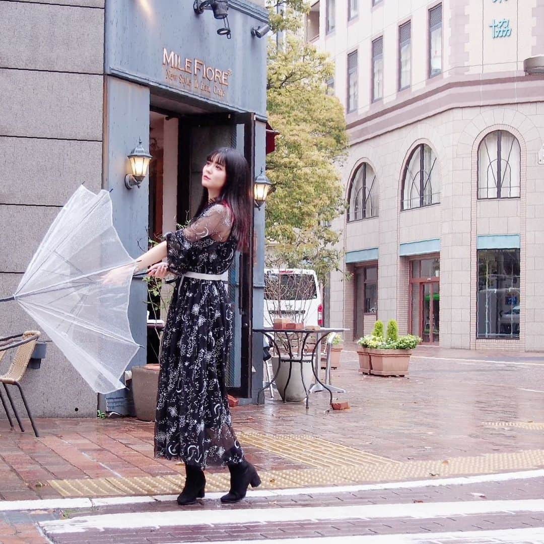 紡木吏佐のインスタグラム：「インスタ更新するする詐欺  ね。気付けば早1ヶ月ですよ。恐ろしい。  でも見て！1ヶ月も生きてたから、 それっぽい写真を手に入れた*\(^o^)/* これがインスタってやつだろうね。  この写真は、響スタイルの スタッフさんが撮ってくれたのよ😍 天才的だわ…映えるってやつや！！！  #いつまで続くか紡木インスタ」