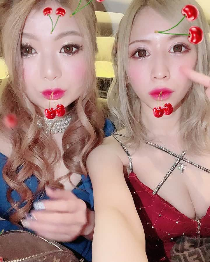 橘楓のインスタグラム：「♡♡♡  運動した後の出勤って高揚感ヤバイょ🤟🏻 テンション上がりゅ🤟🏻うひょ🤟🏻  最近人格変化しすぎてスゴイょ⇧⇧ （陽陽YO〜🤟🏻めちゃくちゃ陽キャ∞）  _ #テンション上がる⤴︎  #高揚感が止まらない  #アドレナリン全開  #トレーニングの原理  #メンタル鉄に乾杯🥂  #無個性🦸‍♀️ #ポンコツ #バリキャリ #陽キャ #🧠」