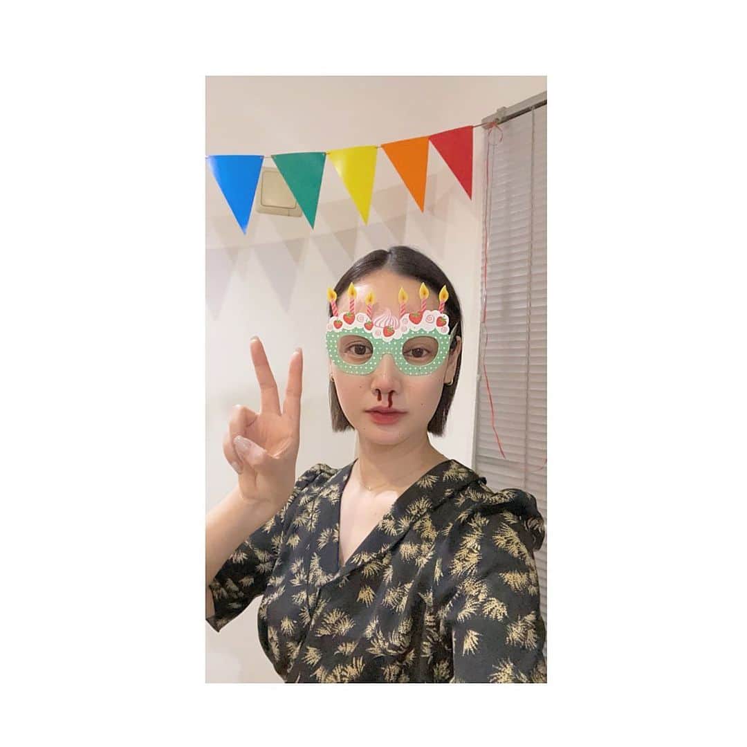西本早希のインスタグラム：「・ ✌️ #匂わせ」