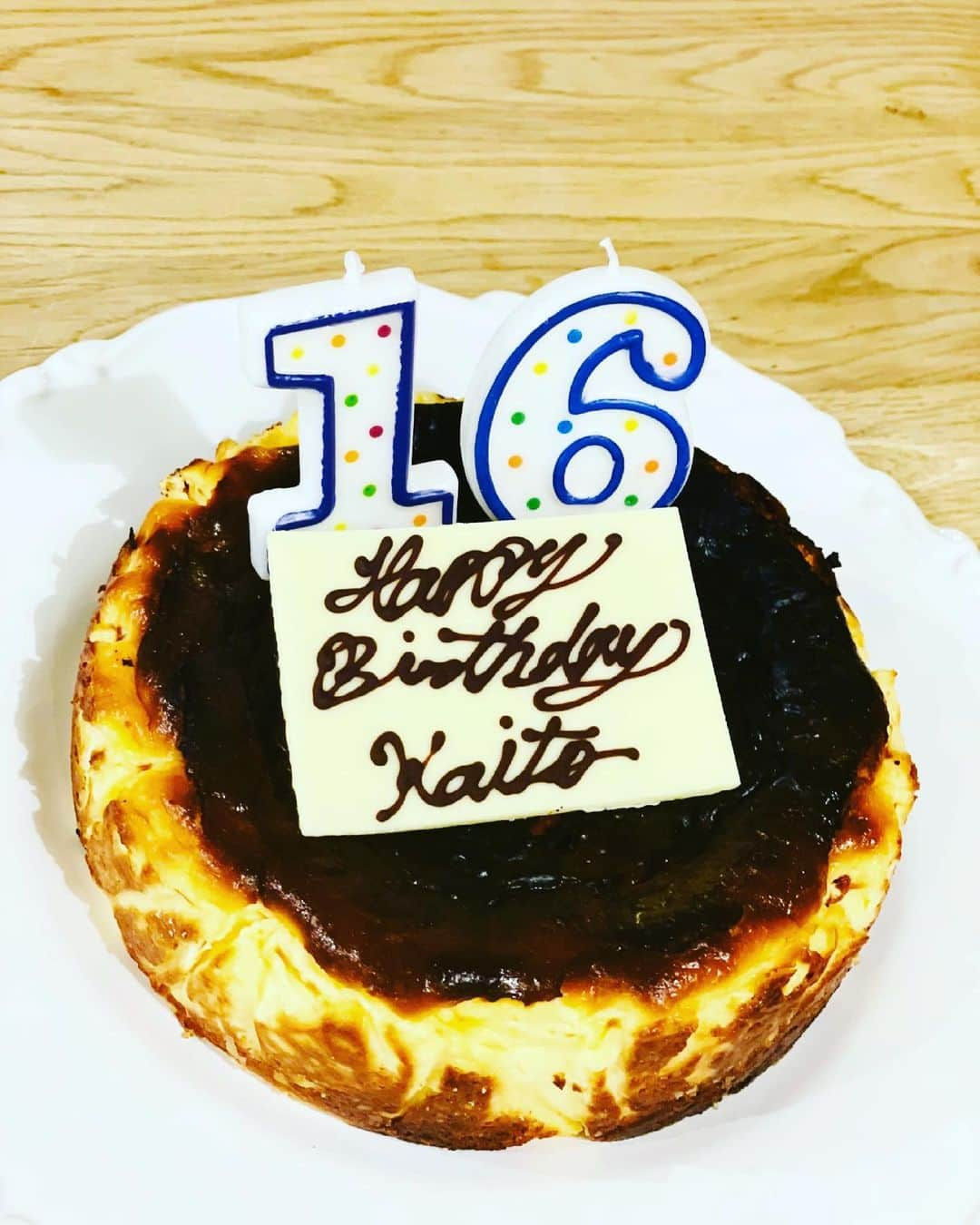 坪井慶介さんのインスタグラム写真 - (坪井慶介Instagram)「昨日､5月11日長男が16歳の誕生日を迎えました‼️ 家族でクセ強めのお祝い🎉  #誕生日  #誕生日プレゼント は #当日なのに  #まだ決めていない  #長男に聞いてると  #弟と妹 が #自分の欲しいものアピール  #お前達には聞いてないよ  でもね #アピール大事だよ  #16歳  #これからも努力を忘れず頑張れ  #ムスコツボイ  #オトコツボイ  #オヤジツボイ  #自分の誕生日かのように  #はしゃぐ  #アピール大事だからね😂  5枚目の写真は0歳の時、大きく育ちました！！ #成長に感謝」5月12日 18時43分 - keisuke_tsuboi0916