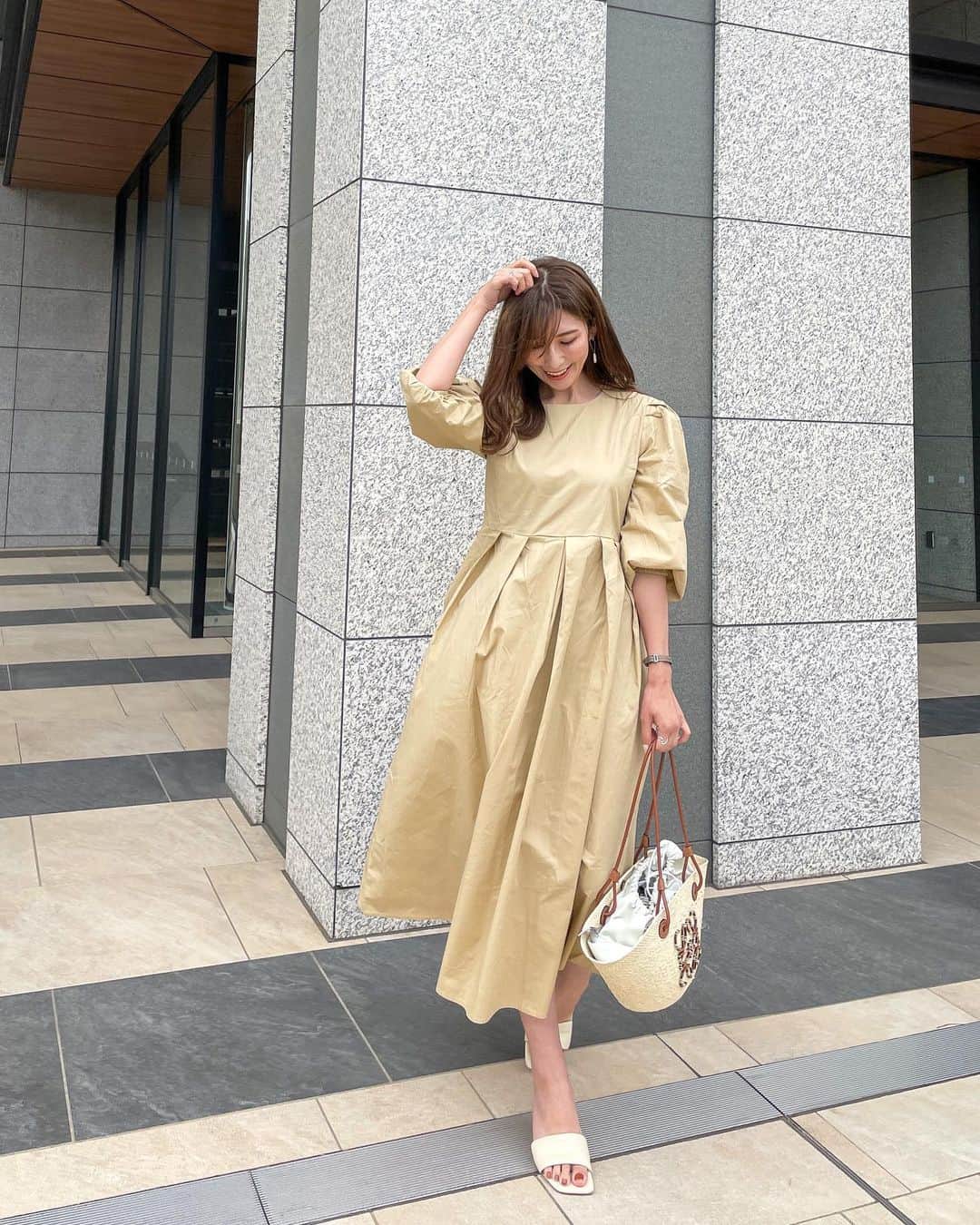 l.lily1013さんのインスタグラム写真 - (l.lily1013Instagram)「𝐵𝑒𝑖𝑔𝑒 𝑐𝑜𝑑𝑒.🧸  ベージュの#ワントーンコーデ ぽわん袖とぽわんタックスカートで ぽわんぽわんなワンピース🤎  @ru.mint_shop.ce の韓国服🤎 GW中はNetflixとメルカリ三昧でした！  ほんとはフリマとかに出したい🥺(みんな買ってくれる？) GW目標金額の2/3しか達成出来なかった🤔 とにかく今年は治療費がかかりまくってるから仕事も頑張らなきゃ！  ネトフリのオススメあったら教えてね💛  onepiece @ru.mint_shop.ce  shose @zara   #ザラジョ#ザラコーデ  #きれいめカジュアル #きれいめコーデ #ママコーデ #ワンピース #カジュアルコーデ#ベージュコーデ #韓国ファッション #デートコーデ #30代ファッション #大人フェミニン #locari  👗ワンピース↓↓↓ #rumint  LINE 友達登録で500円引きクーポンプレゼント中♡ LINE ID  @045bqvua (@も含む) ぜひ、登録してね✨」5月12日 18時39分 - l.lily1013