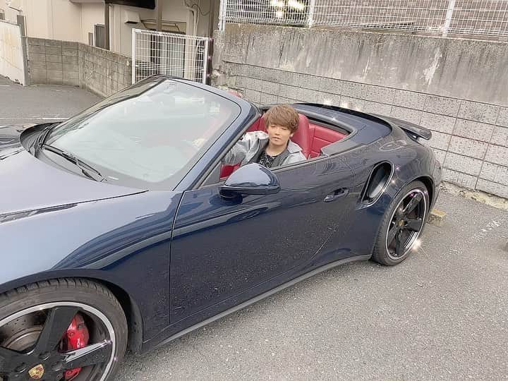 Geroのインスタグラム：「ポルシェに乗るめいちゃん」