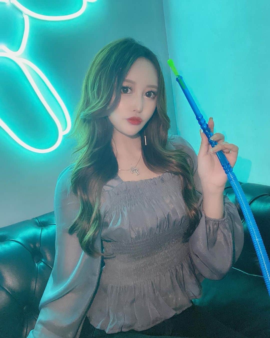 のインスタグラム：「. . 💙💙💙💙💙💙💙💙💙 . . (( @fourteen_tokyo_official )) (( @fourteen_tokyo_official )) . このトップス可愛くない？💗 腕のところすけすけ🥱♡ . . . シーシャ早く行きたい💭♡ . . .」