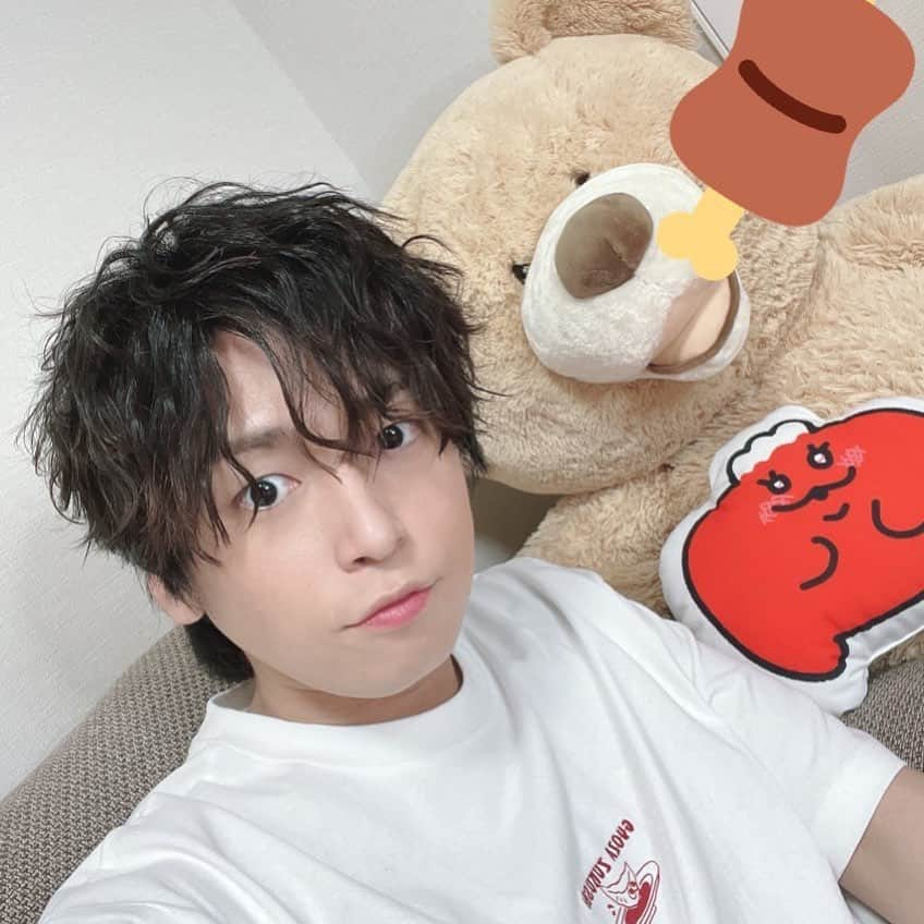 Geroさんのインスタグラム写真 - (GeroInstagram)「パーマっぽい髪とクマと肉チョモくん。」5月12日 19時22分 - geroyade