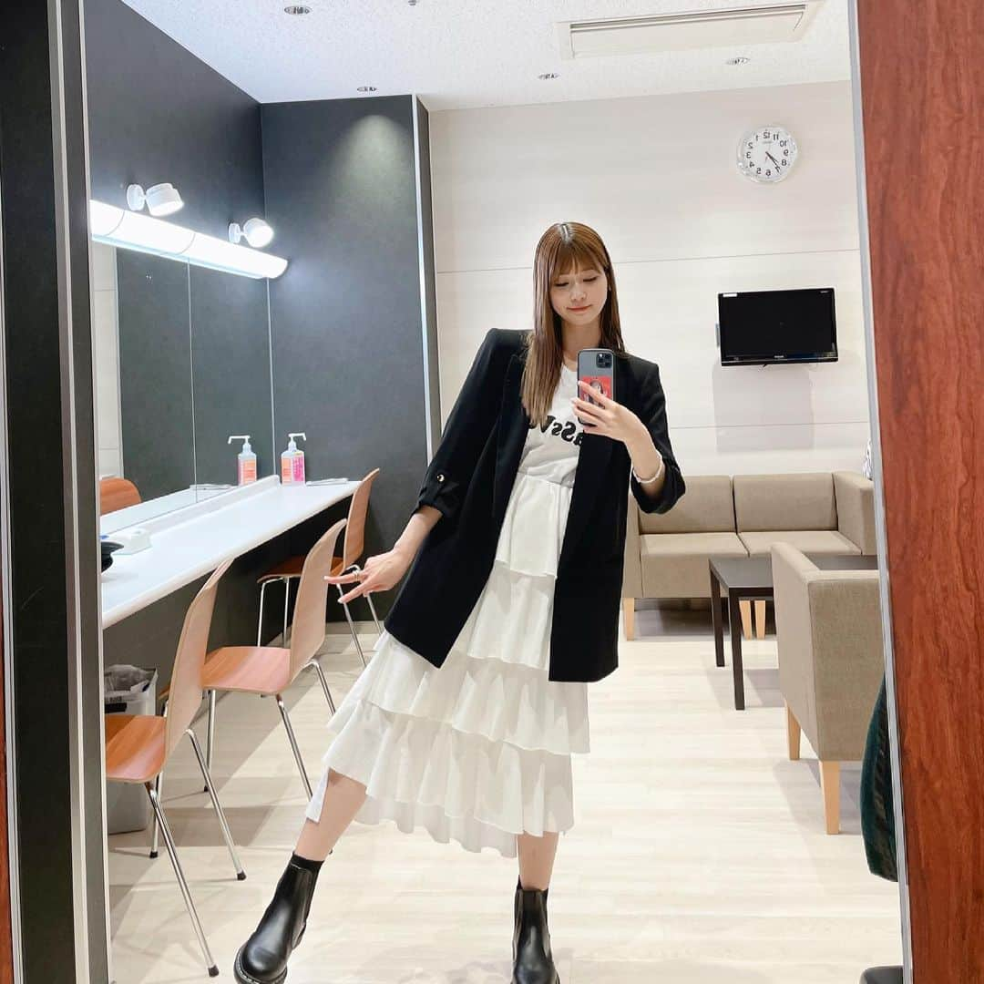 生見愛瑠さんのインスタグラム写真 - (生見愛瑠Instagram)「白の面積多くて汚さないか一日緊張してた日の私服。   #めるのふく　🤞🏻」5月12日 19時33分 - meru_nukumi