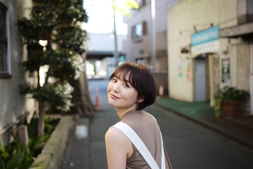 おのののかのインスタグラム：「＊ ばっさり切っちゃいました〜 ✂︎✨  丸顔だし、アタマの形も自信ないし、、似合うのかな〜とショートにはなかなか手を出せずにいたのですが🥲  いつもお世話になっている　@eclat_yusuketokita に相談しながら仕上げてもらいました✨ 実は骨格を補正しやすいのは、ショートなんだよ〜と。本当その通りかも🤔👏  髪を切ったきっかけや、オーダーの仕方、コツ、カットの様子などwith online、with チャンネル @with_mag_official で公開しているので、是非ご覧ください✨  髪洗うのも、乾かすのも、セットも毎日楽すぎて幸せ〜🥺❤️」