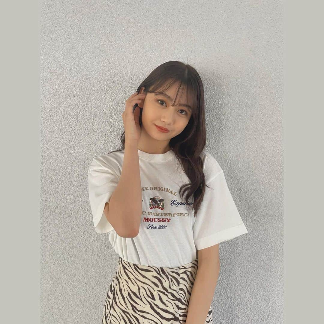 安村真奈のインスタグラム：「最近の写真とニコラの頃の写真✌️  たまにニコラ読み返してる☺︎ 3月号が1番お気に入り🤍  #安村真奈」