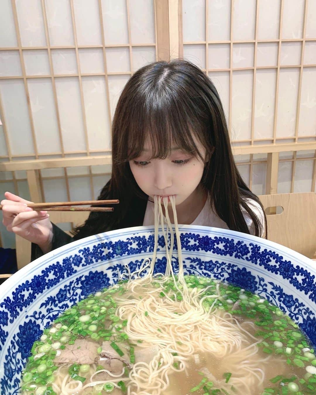 Yamiさんのインスタグラム写真 - (YamiInstagram)「巨～～～～～大的拉面🍜」5月12日 20時33分 - real__yami