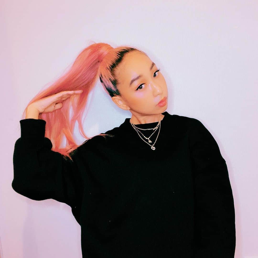 青山テルマのインスタグラム：「みんな元気ーー?!🤟🏽 久々に寝るまでみんなのコメント返しに行こかな!!❤️質問とかあったらZEHI!!!!🐥🦋🐶」