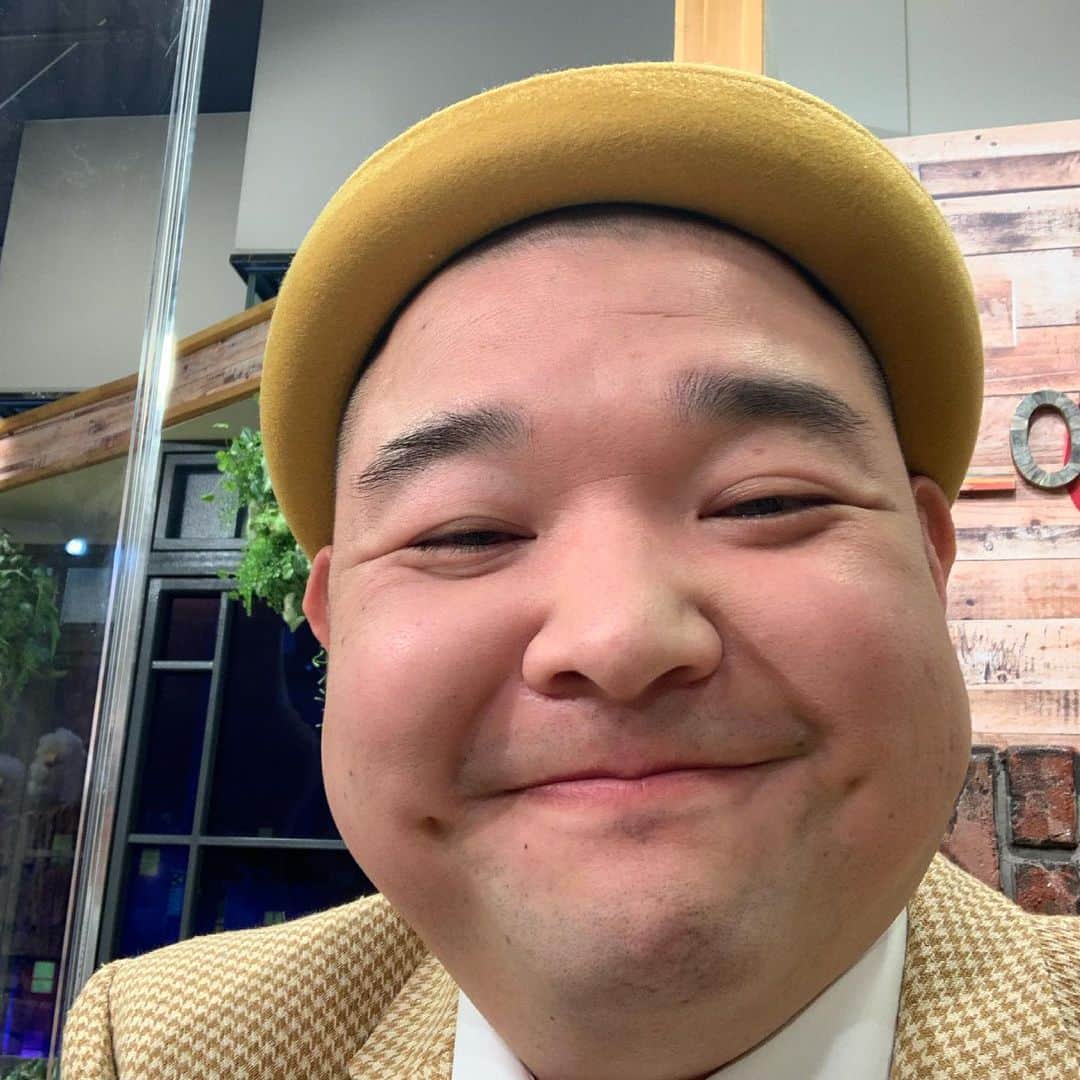 内山信二のインスタグラム：「これからバラダン🌹よろにく！  #バラいろダンディ  #内山信二」