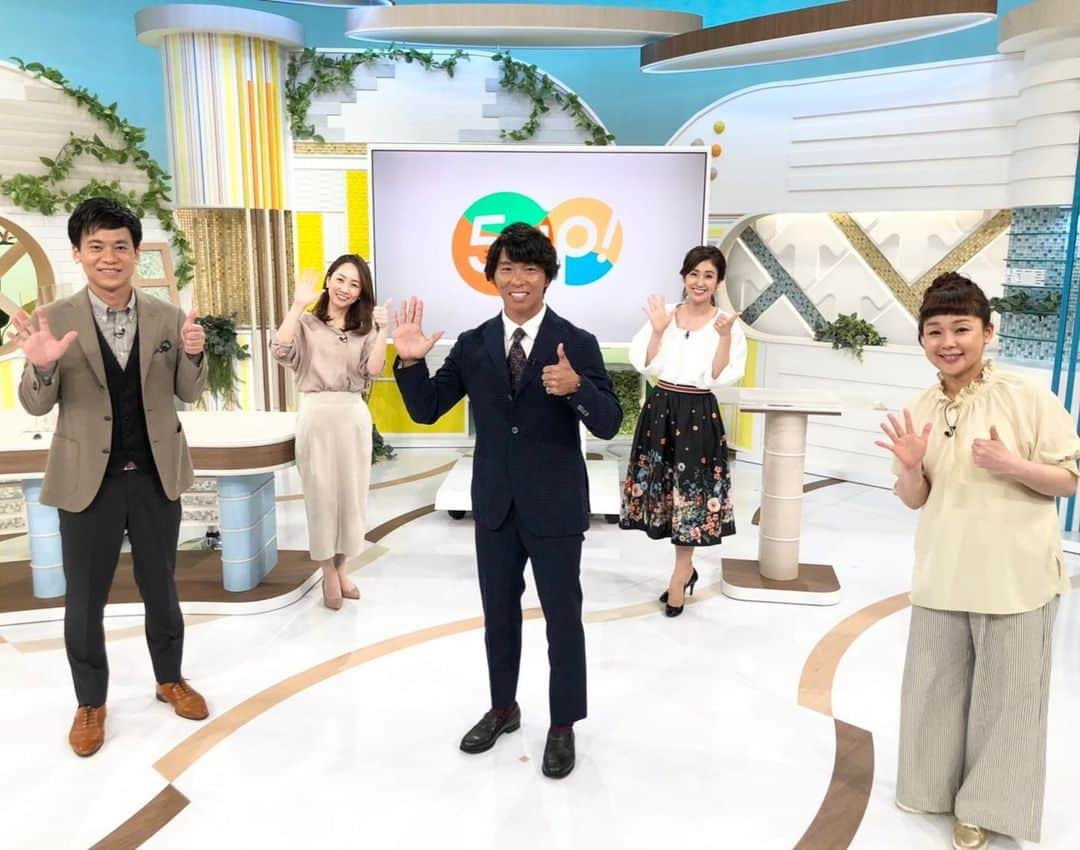 佐藤寿人のインスタグラム：「5月11日 広島ホームテレビ 『5up!』の5✨ 自分にとって特別な数字の11✨ 月一コメンテーターとしてデビューしました😂  同級生の榮アナとの空間は緊張感をいい意味で和らげてくれます😊  小嶋アナ、松本さん、坪山アナ、晴山さん、そしてナレーションが面白かった廣瀬アナ👏 スタッフの皆さん、番組をご覧頂いた視聴者の皆さん、ありがとうございました⤴️  月イチになりますがよろしくお願いします🙋‍♂️  #広島ホームテレビ #5up #榮真樹 #小嶋沙耶香 #松本裕見子 #坪山奏子  #晴山紋音 #廣瀬隼也 #コメンテーター #デビュー」