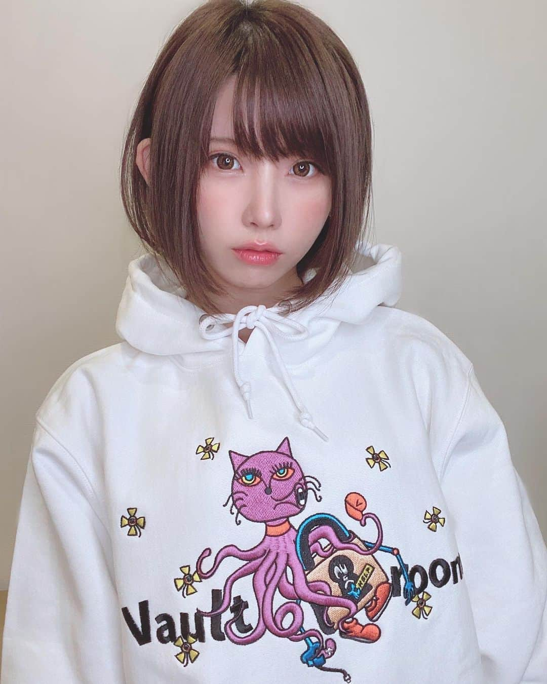 えなこさんのインスタグラム写真 - (えなこInstagram)「にゃんたこ×vaultroomパーカーもらったので着てみた🐙💓」5月12日 21時58分 - enakorin